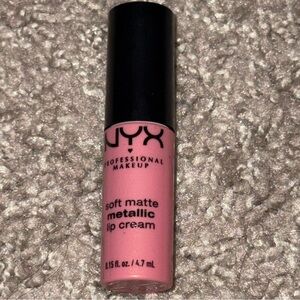 NYX Professional Makeup Soft Matte Metallic Lip Cream - Mini Size - Nantes